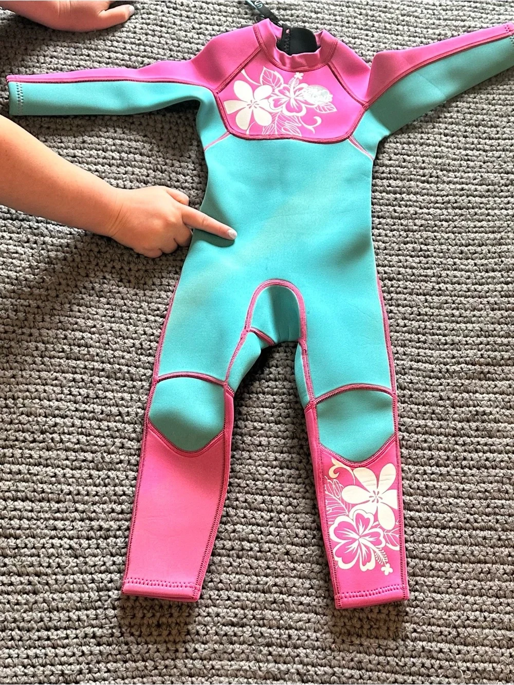 Girls' New Neoprene Wetsuit Pink& turquoise. Size small/2-3T